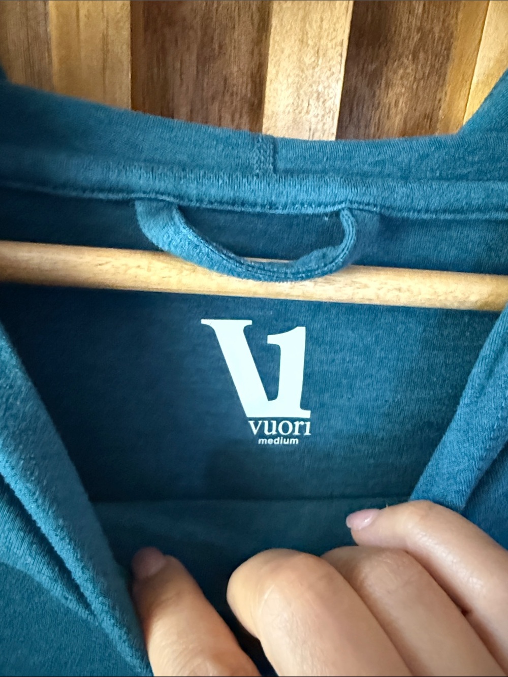 Vuori Halo Performance Pullover in Cosmo Blue. M - Picture 4 of 8